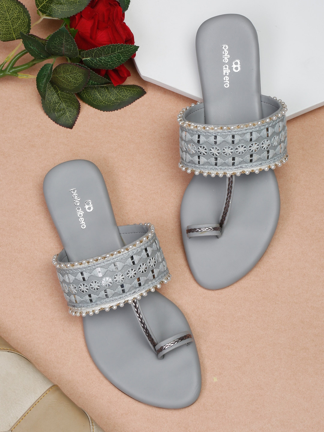 

pelle albero Women Grey Embellished One Toe Flats
