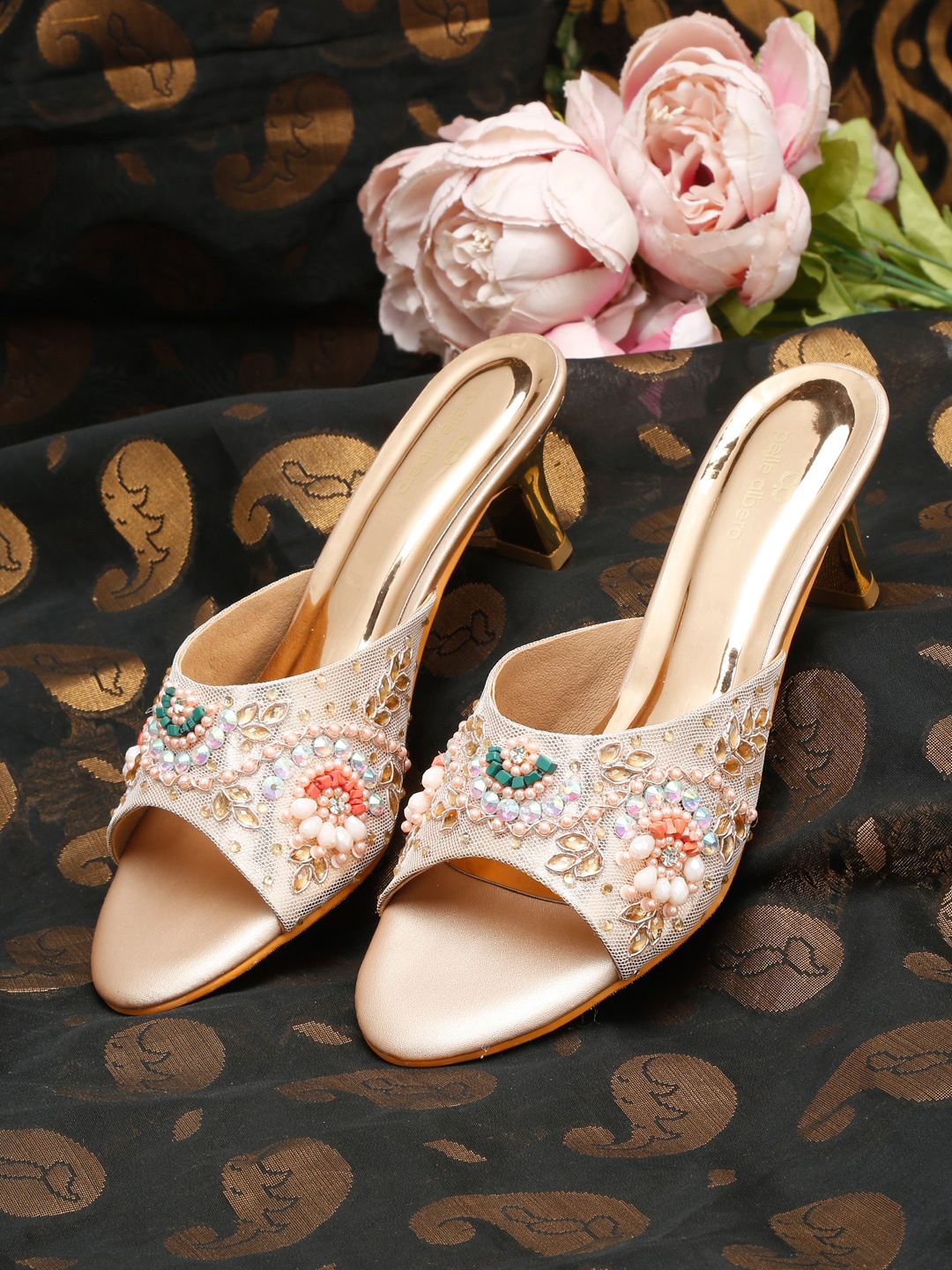 

pelle albero Nude-Coloured Embellished Ethnic Kitten Heels