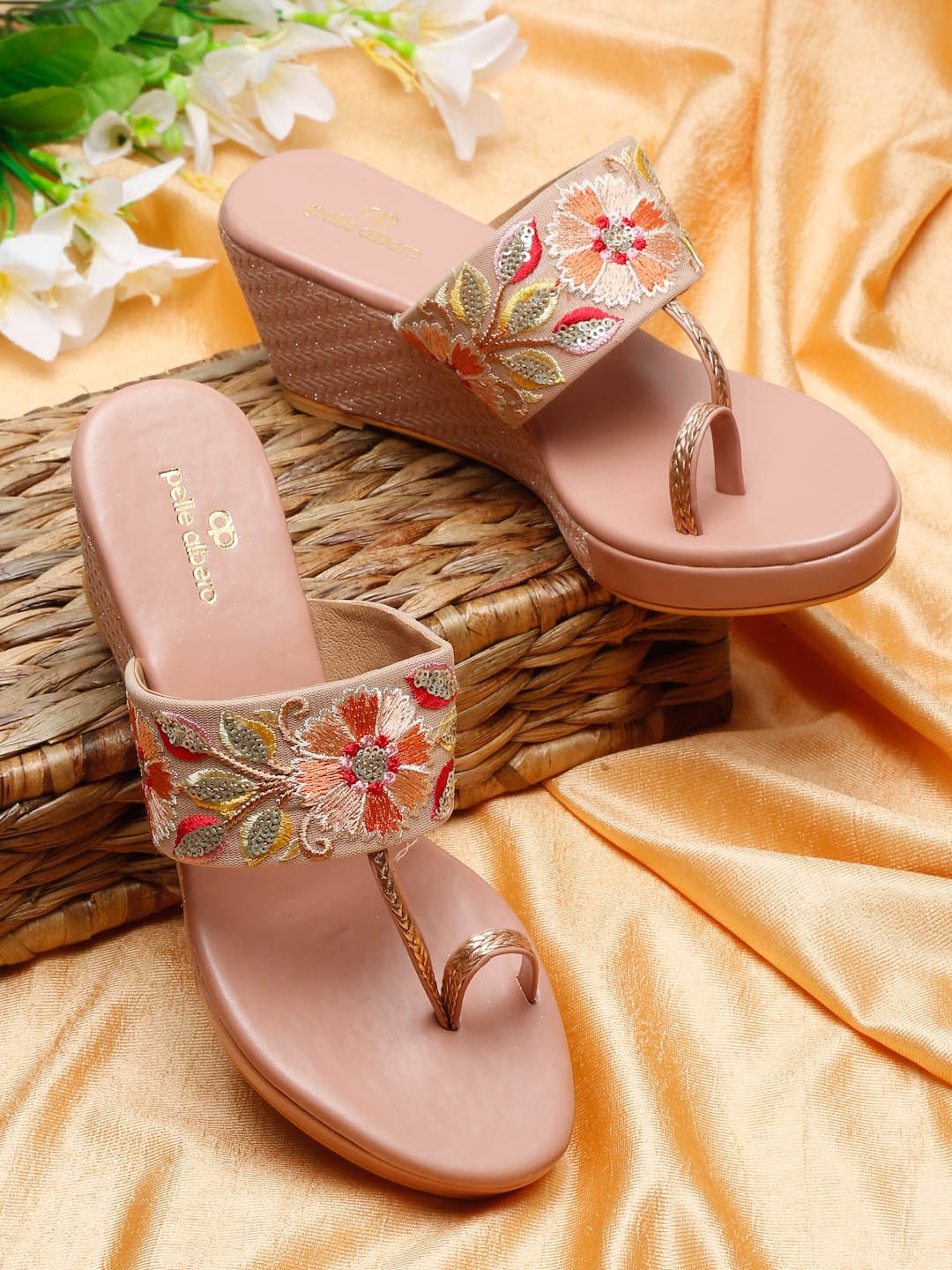 

pelle albero Rose Gold Embellished Ethnic Wedge Sandals