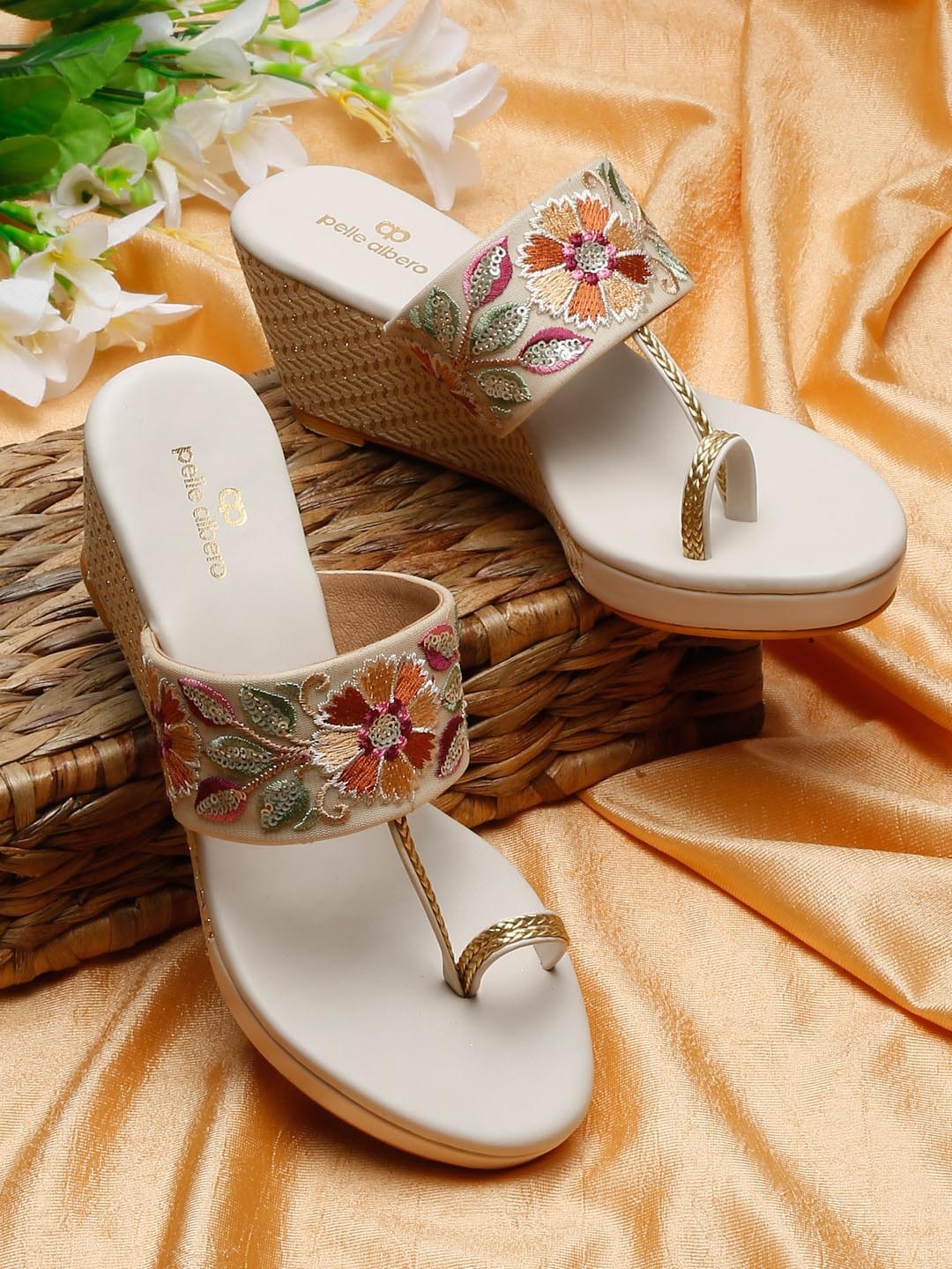 

pelle albero Gold Embellished Ethnic Wedge Heels