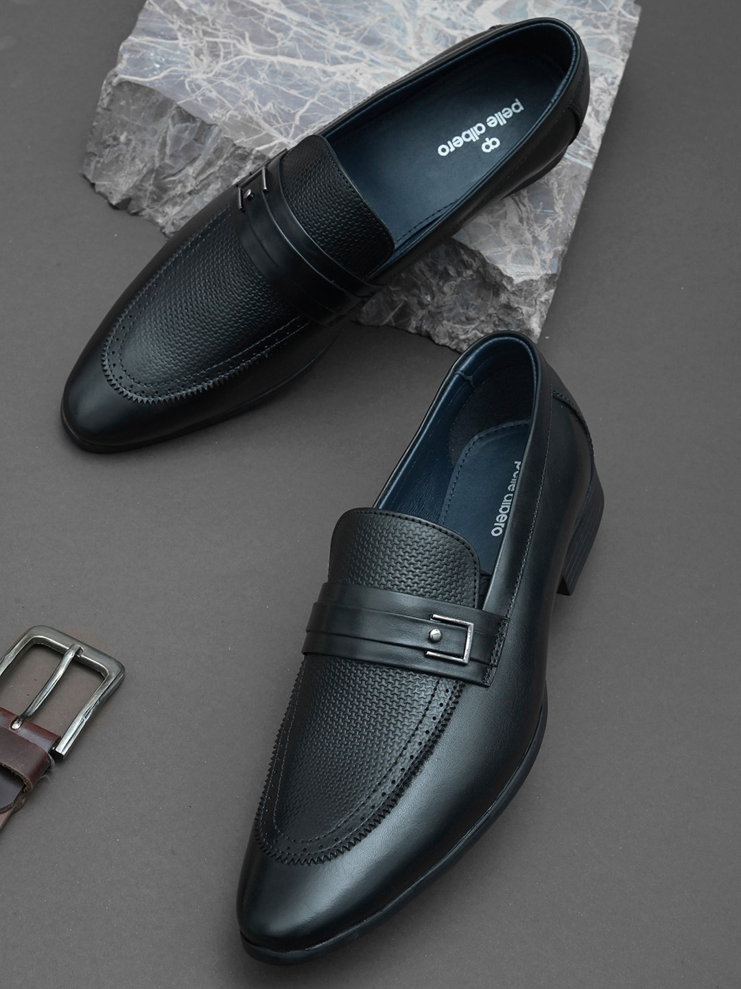 pelle albero Men Black Solid Leather Formal Loafers