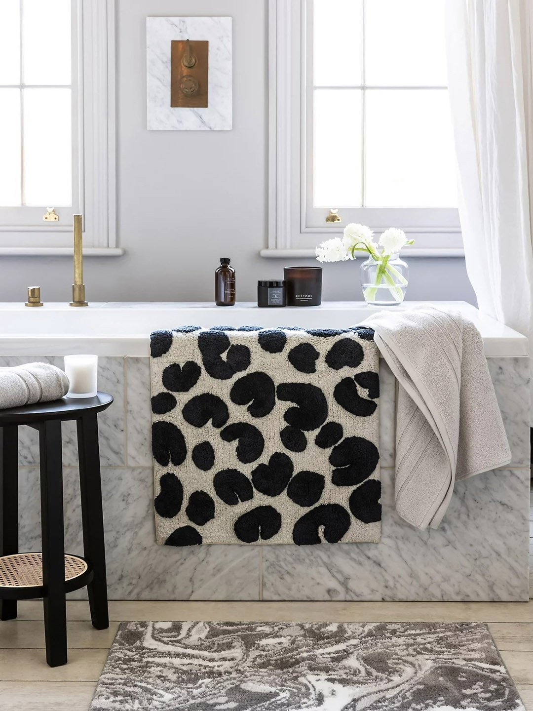 

Marks & Spencer White & Navy Blue Leopard Printed Cotton Bath Mat
