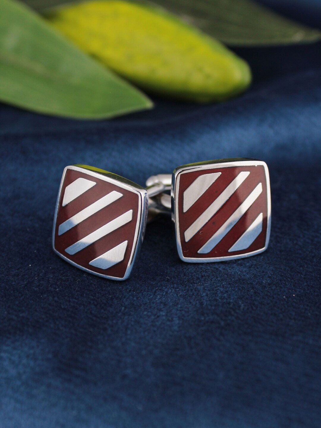 

Kavove Maroon & White Square Cufflink