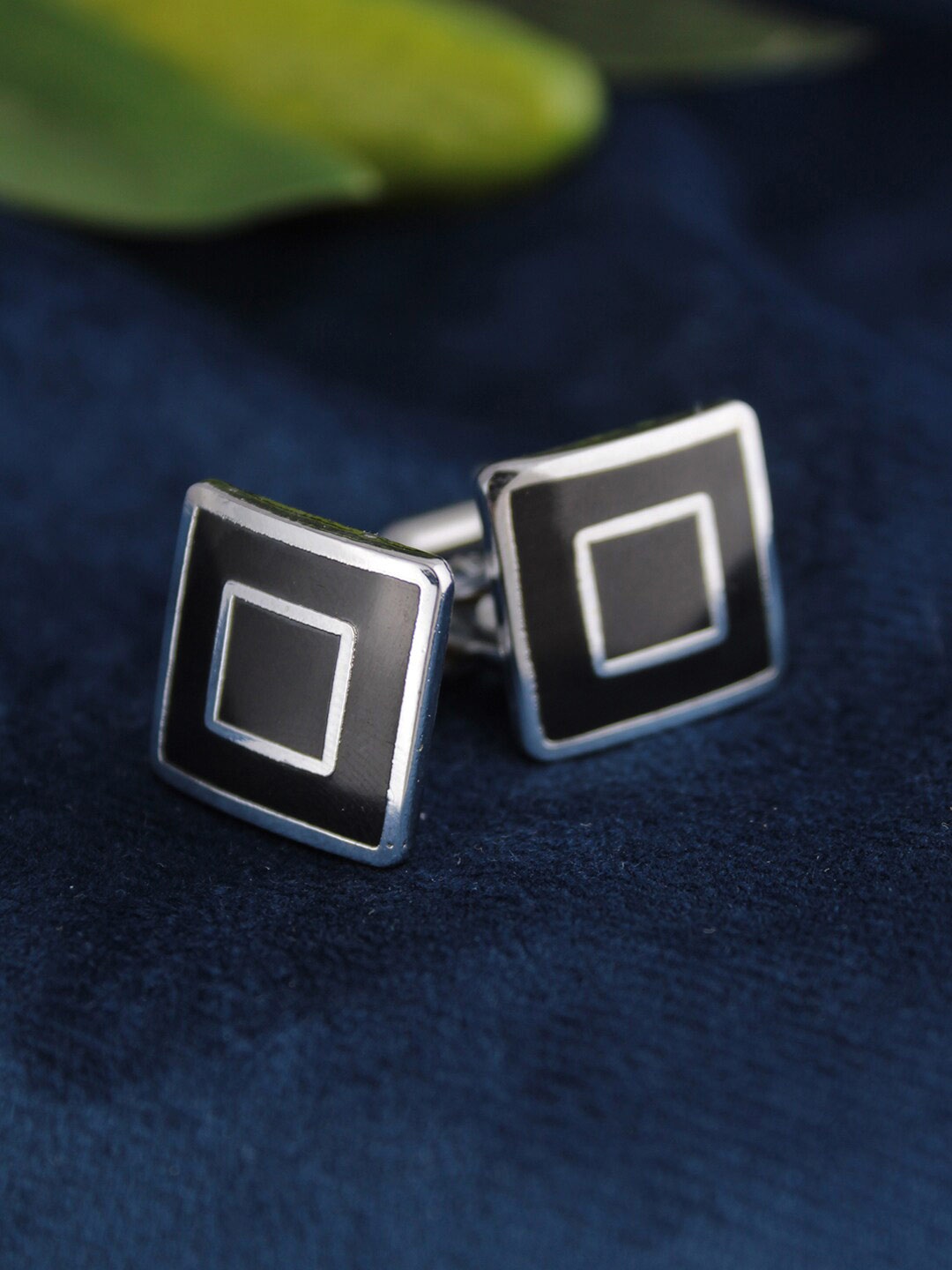 

Kavove Men Black & Silver-Toned Square Cufflink