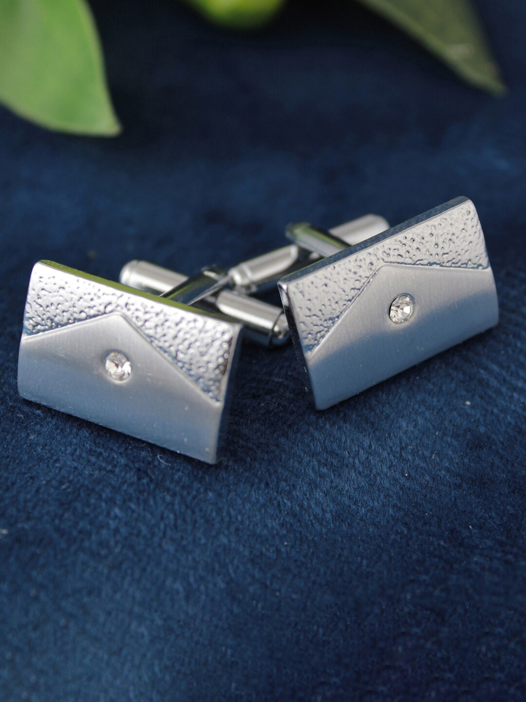 

Kavove Men Silver-Toned Rectangle Shaped Cufflink