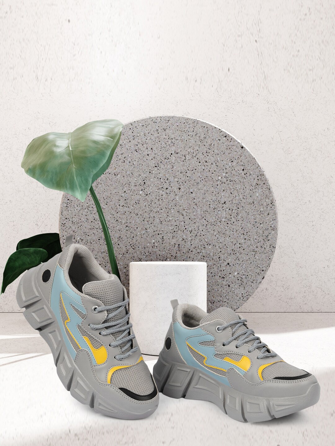 

ZAPATOZ Girls Grey Colourblocked Lightweight Sneakers