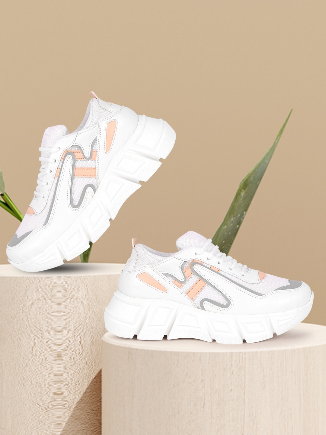 

ZAPATOZ Girls White Colourblocked Sneakers