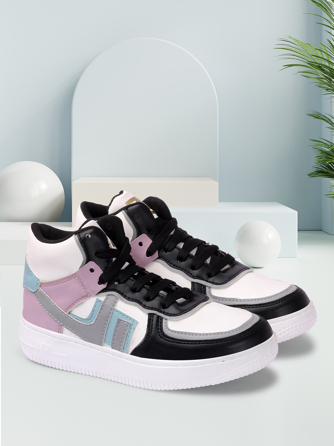 

ZAPATOZ Girls Black Colourblocked Sneakers
