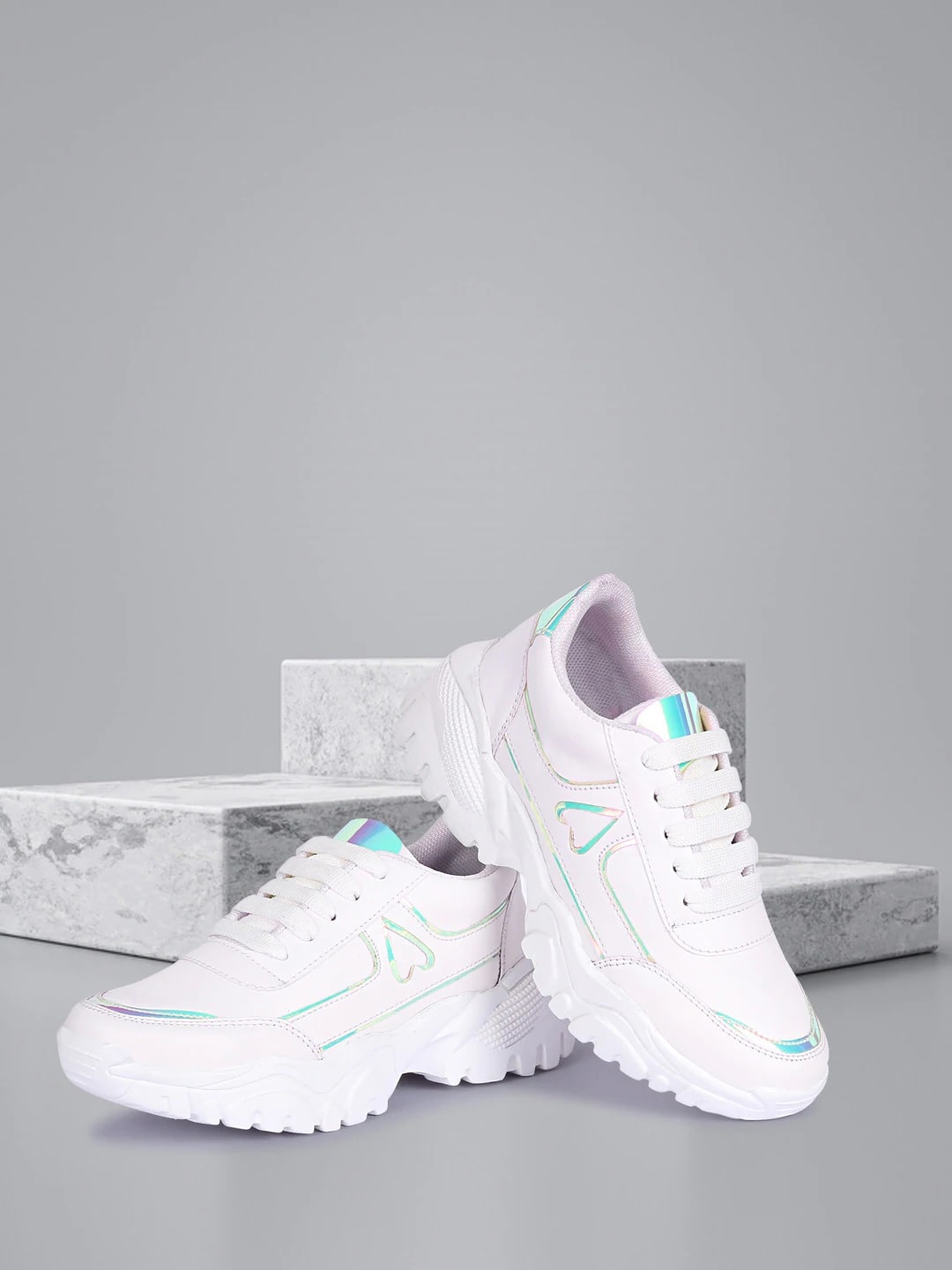

ZAPATOZ Girls White Solid Sneakers