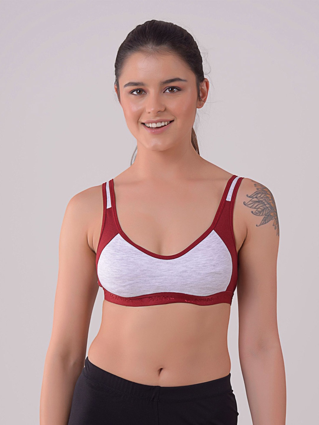 

Apraa & Parma Women Grey Melange & Maroon Colourblocked Non Padded Sports Bra