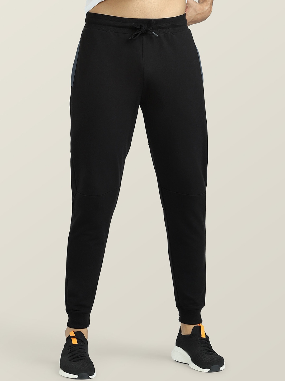 

XYXX Men Black Solid Antimicrobial Mid-Rise Joggers