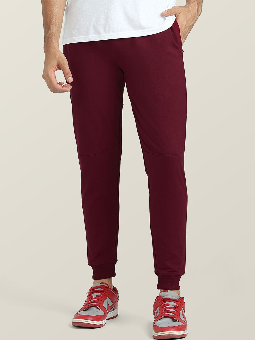 

XYXX Men Maroon Solid Cotton Antimicrobial Regular Fit Joggers
