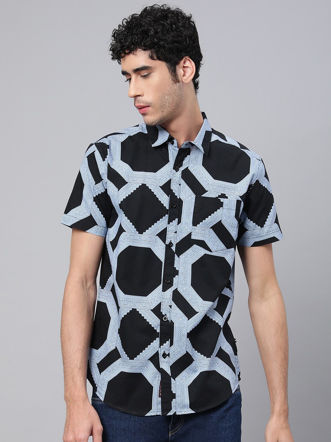 

VEIRDO Men Grey Geometric Printed Casual Cotton Shirt