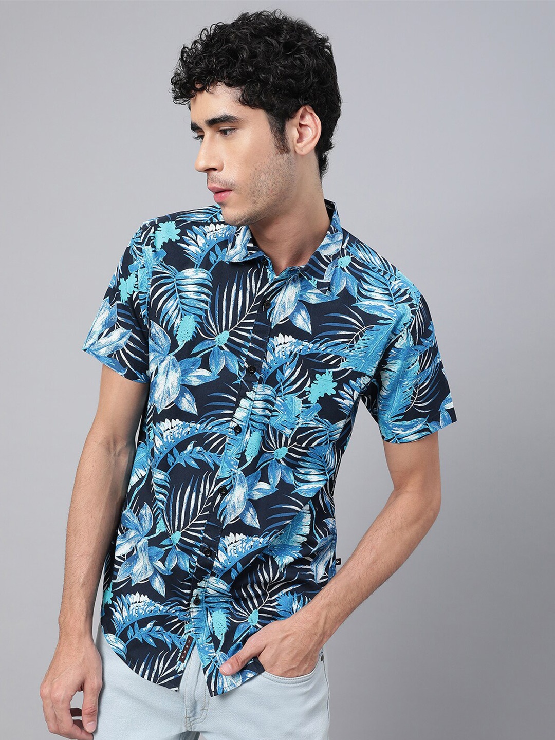 

VEIRDO Men Navy Blue Floral Printed Casual Cotton Shirt