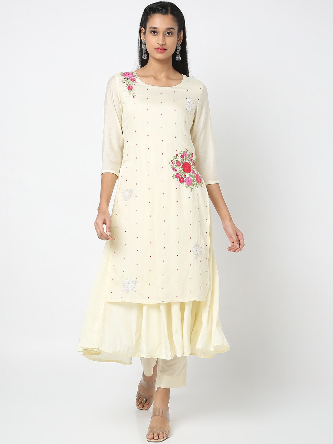 

Ethnicity Women Off White Floral Embroidered Kurta