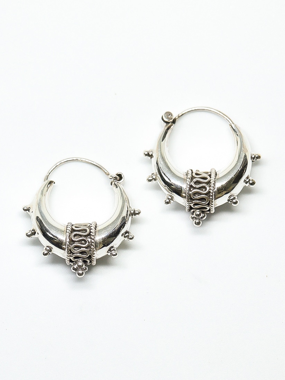 

STILSKII Silver-Toned & Silver Plated Contemporary Hoop Earrings