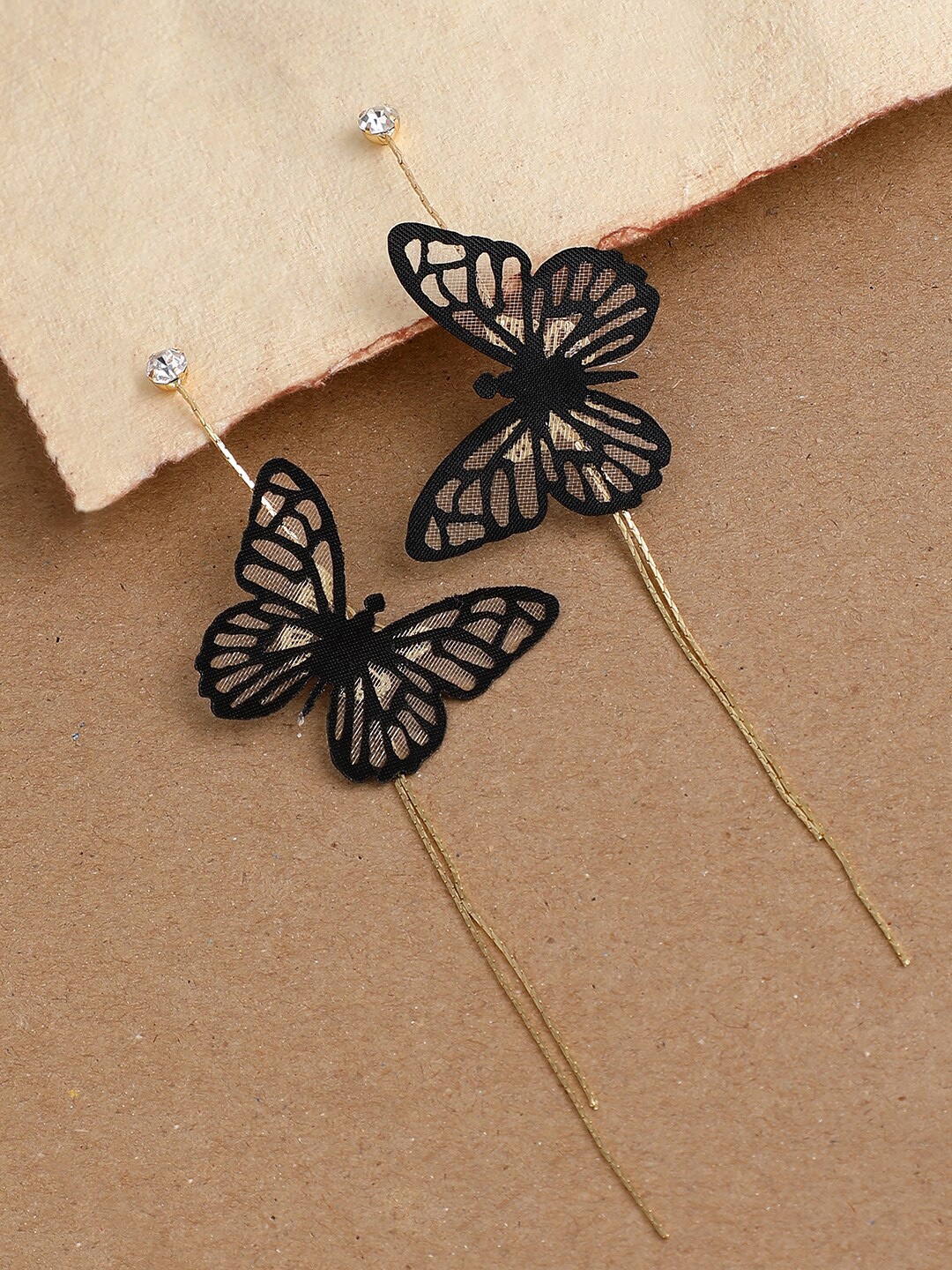 

SOHI Black Contemporary Drop Earrings