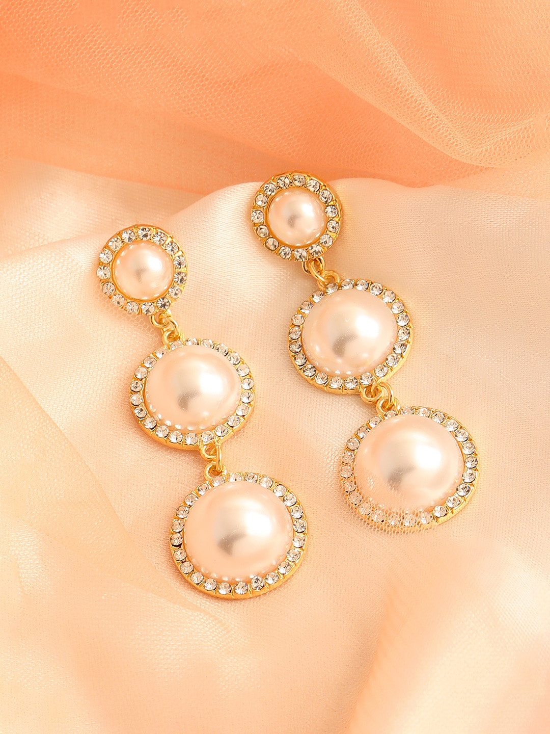 

SOHI White Contemporary Drop Earrings