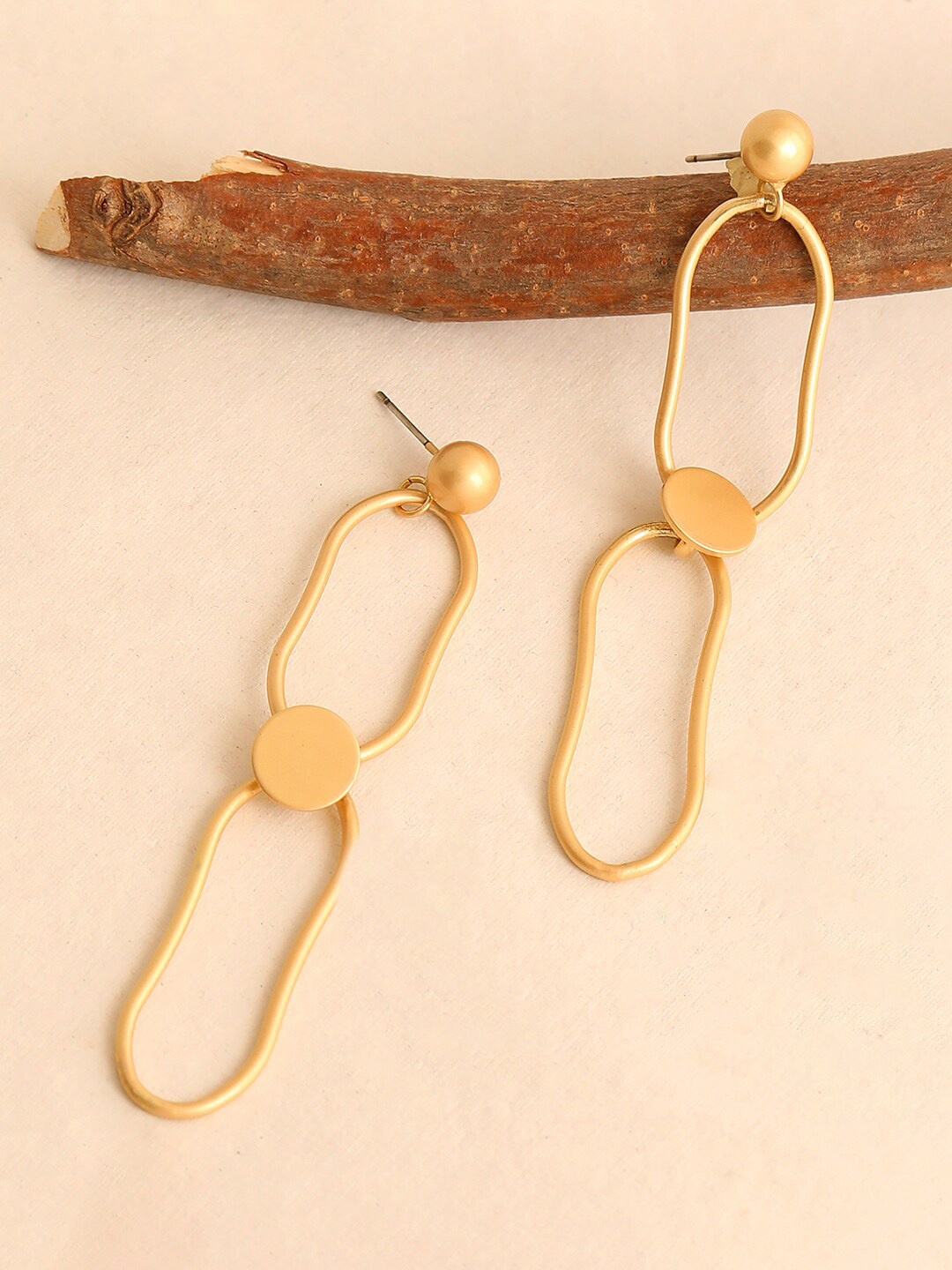 

SOHI Pack Of 2 Gold-Plated Contemporary Drop Earrings