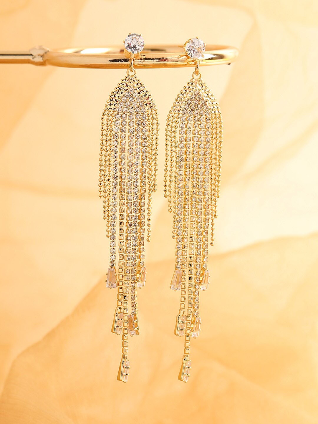 

SOHI Gold-Toned & Gold Plated Contemporary Studs Earrings