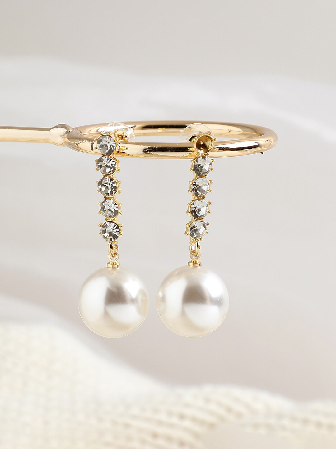 

SOHI White & Gold-Toned & Gold Plated Contemporary Hoop Earrings
