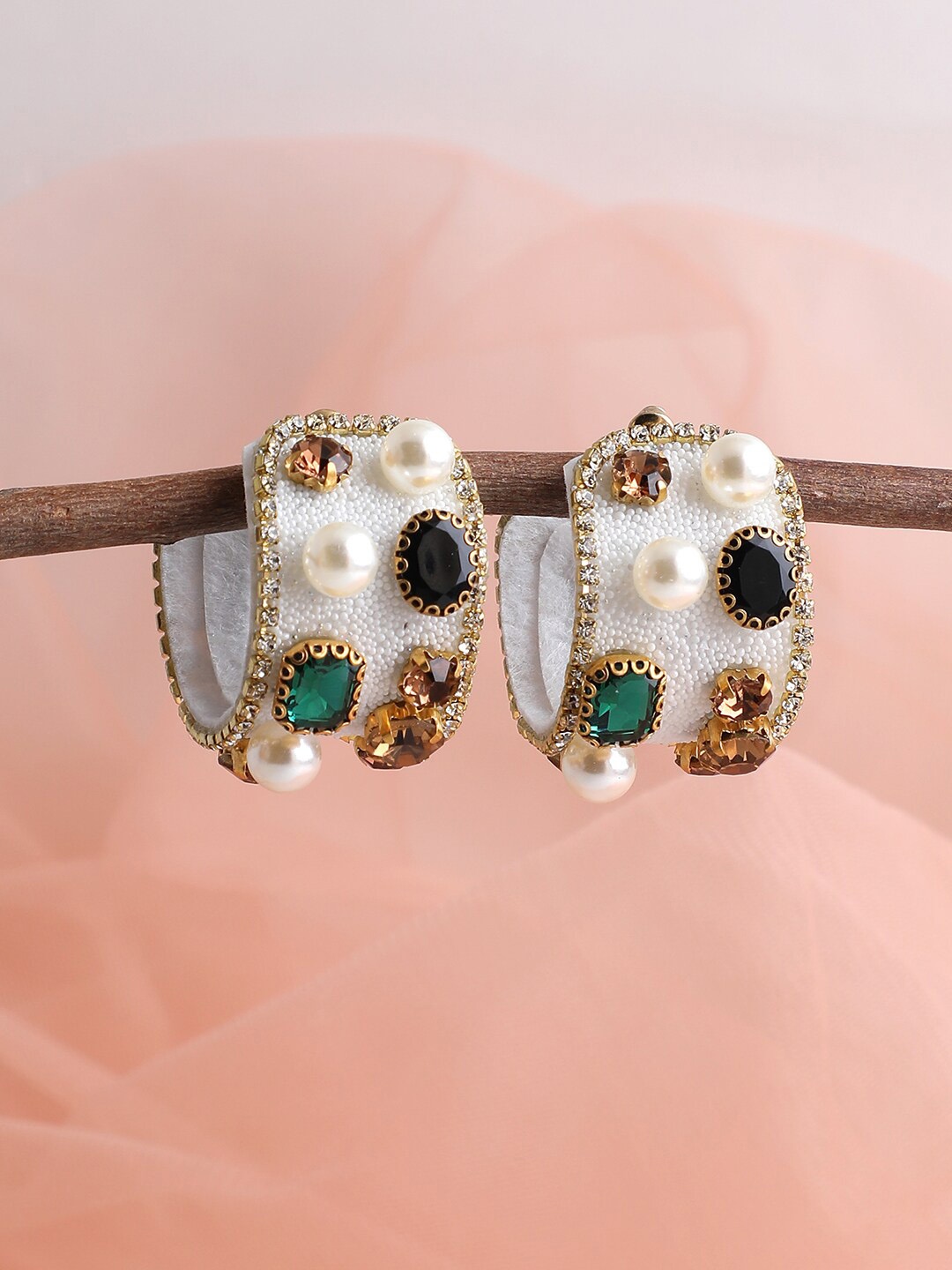 

SOHI White & Black Gold Plated Contemporary Studs Earrings
