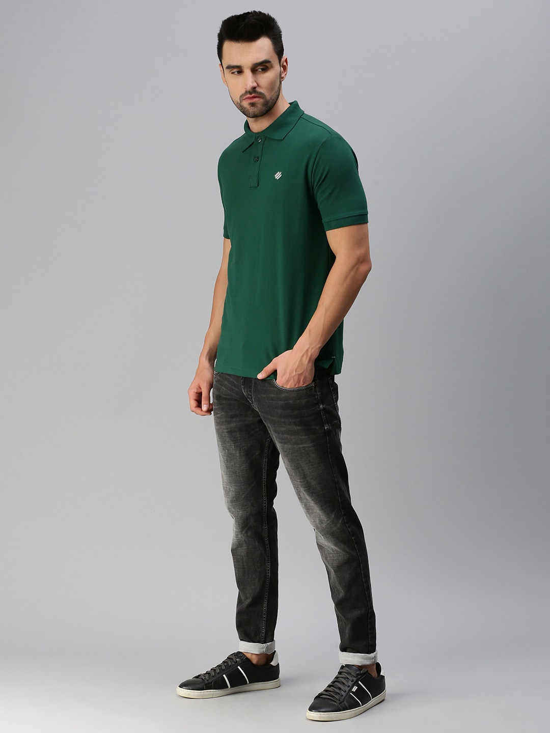 

ONN Men Green Solid Polo Collar T-shirt