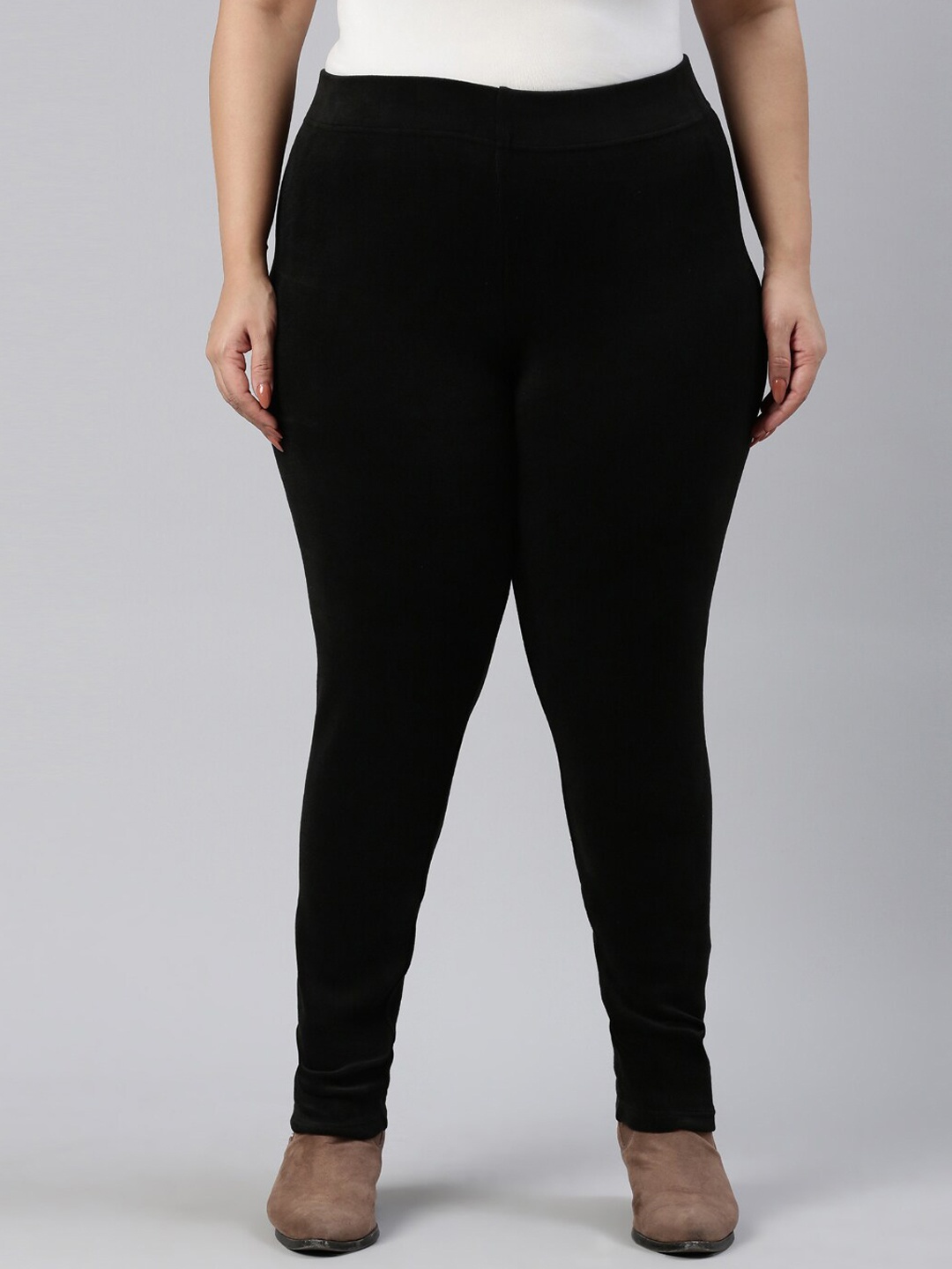 

Go Colors Women Plus Size Black Solid Ankle-Length Leggings