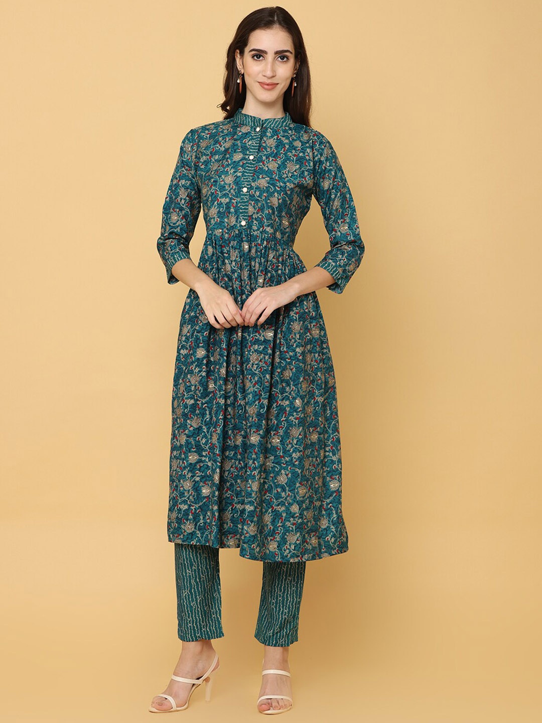 

NAYRA Women Green Floral Printed Kurta with Trousers