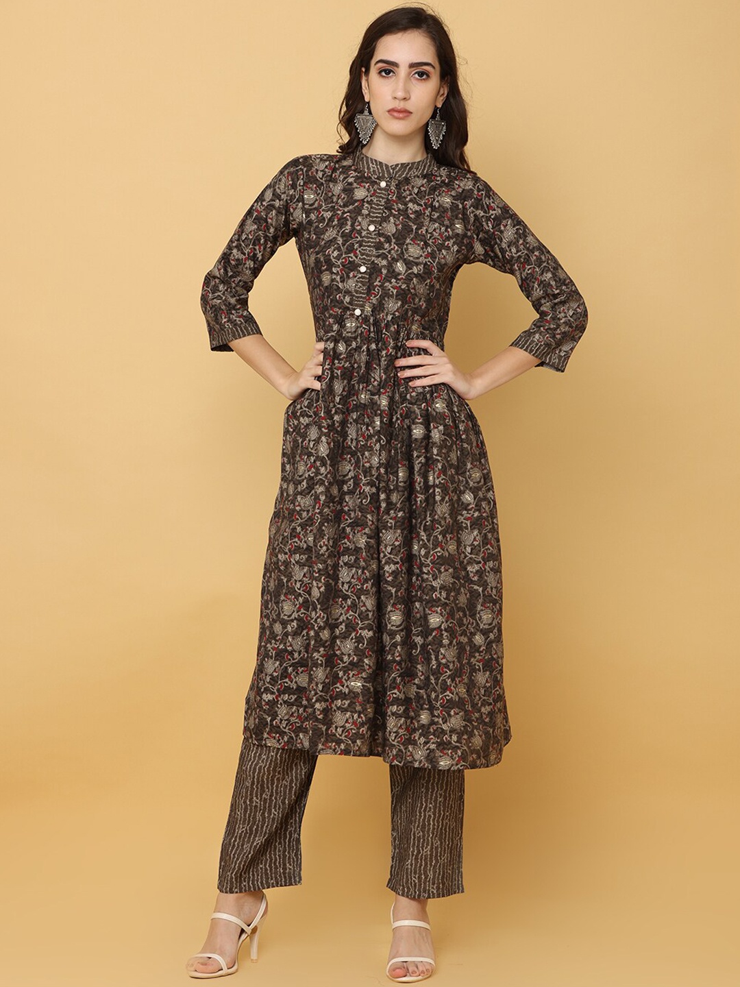 

NAYRA Women Black Floral Printed Kurta with Trousers