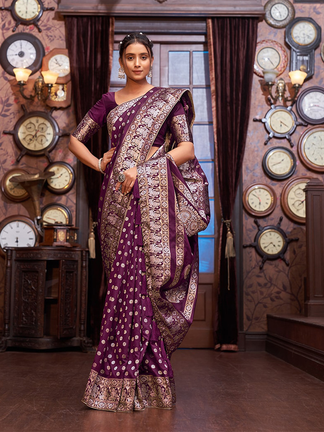 

MONJOLIKA FASHION Purple & Gold-Toned Ethnic Motifs Zari Banarasi Saree