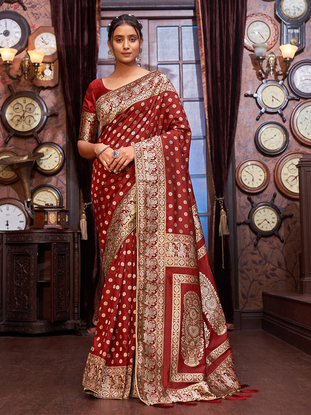 

MONJOLIKA FASHION Red & Gold-Toned Ethnic Motifs Zari Banarasi Saree
