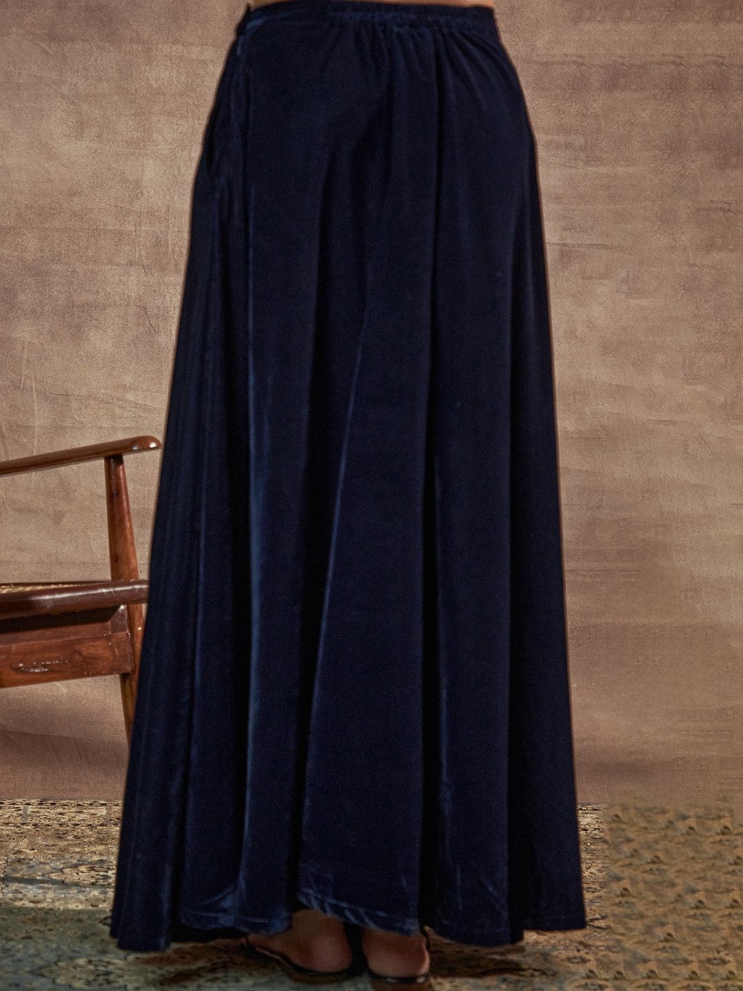 

Alaya By Stage3 Women Navy Blue Solid Flared Velvet Maxi Skirt