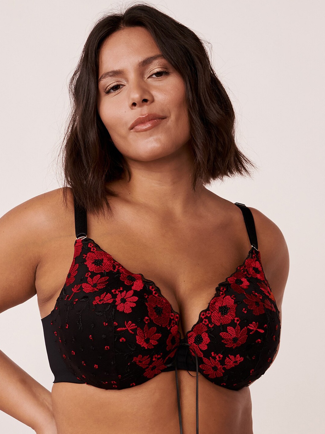 

La Vie en Rose Black & Red Floral Bra Underwired Lightly Padded