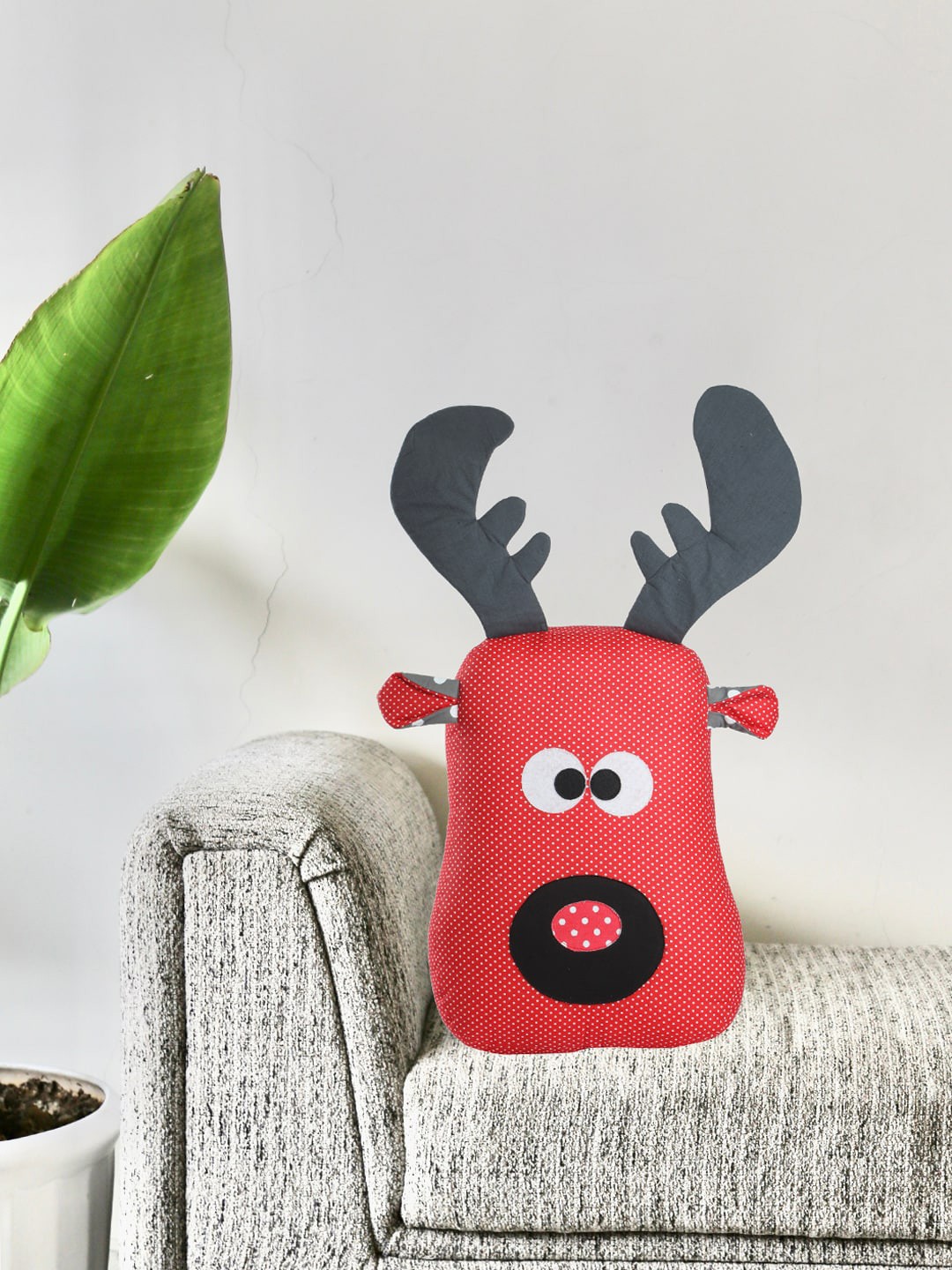 

My Gift Booth Red & Black Printed Reindeer Shape Decorative Cotton Cushions With Filler