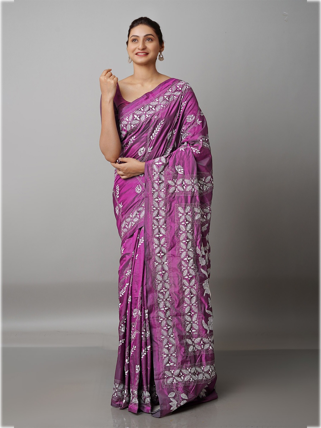 

Unnati Silks Purple & White Floral Embroidered Silk Blend Murshidabad silk Saree