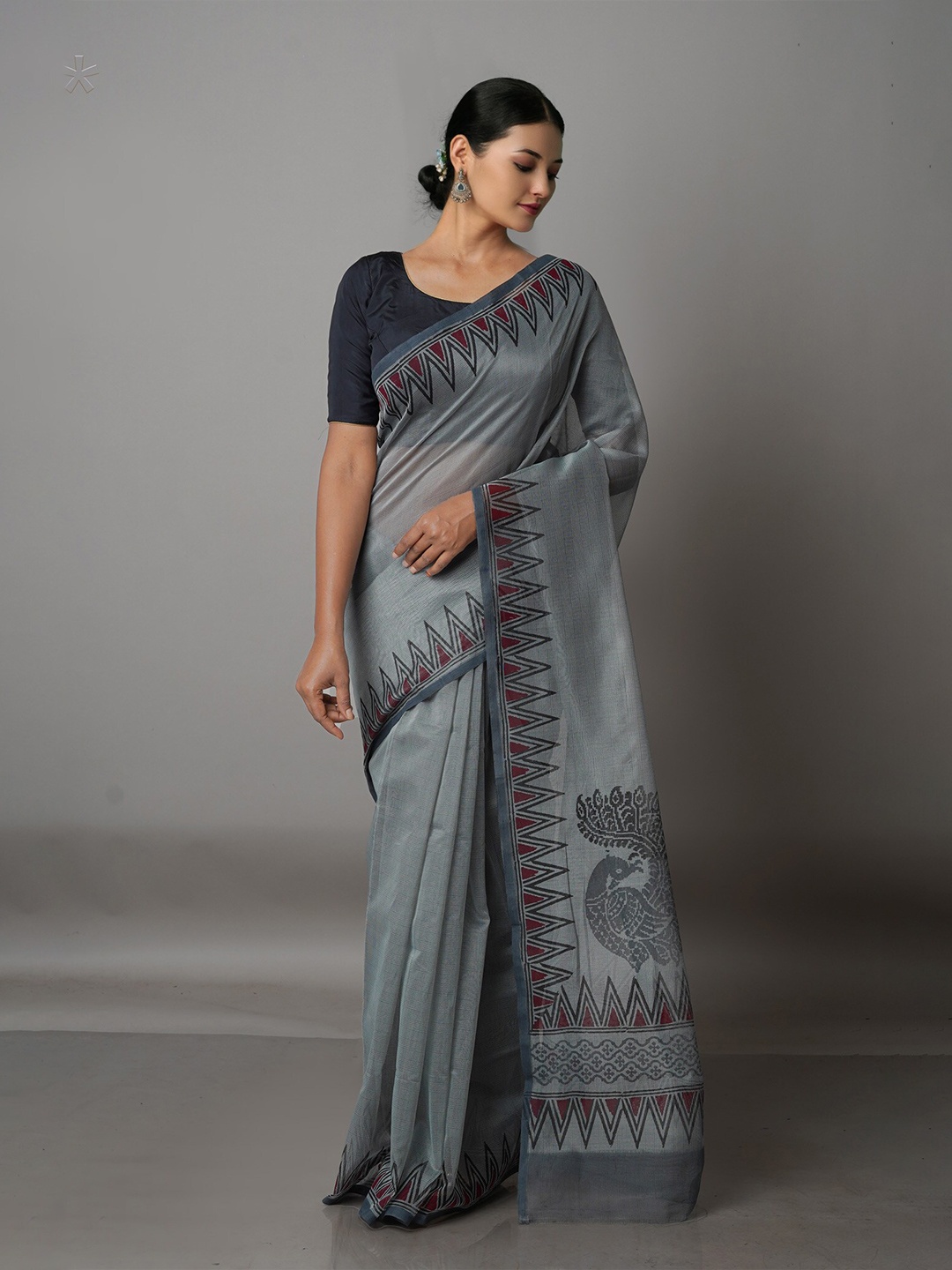 

Unnati Silks Grey & Black Ethnic Motifs Block Print Silk Cotton Saree