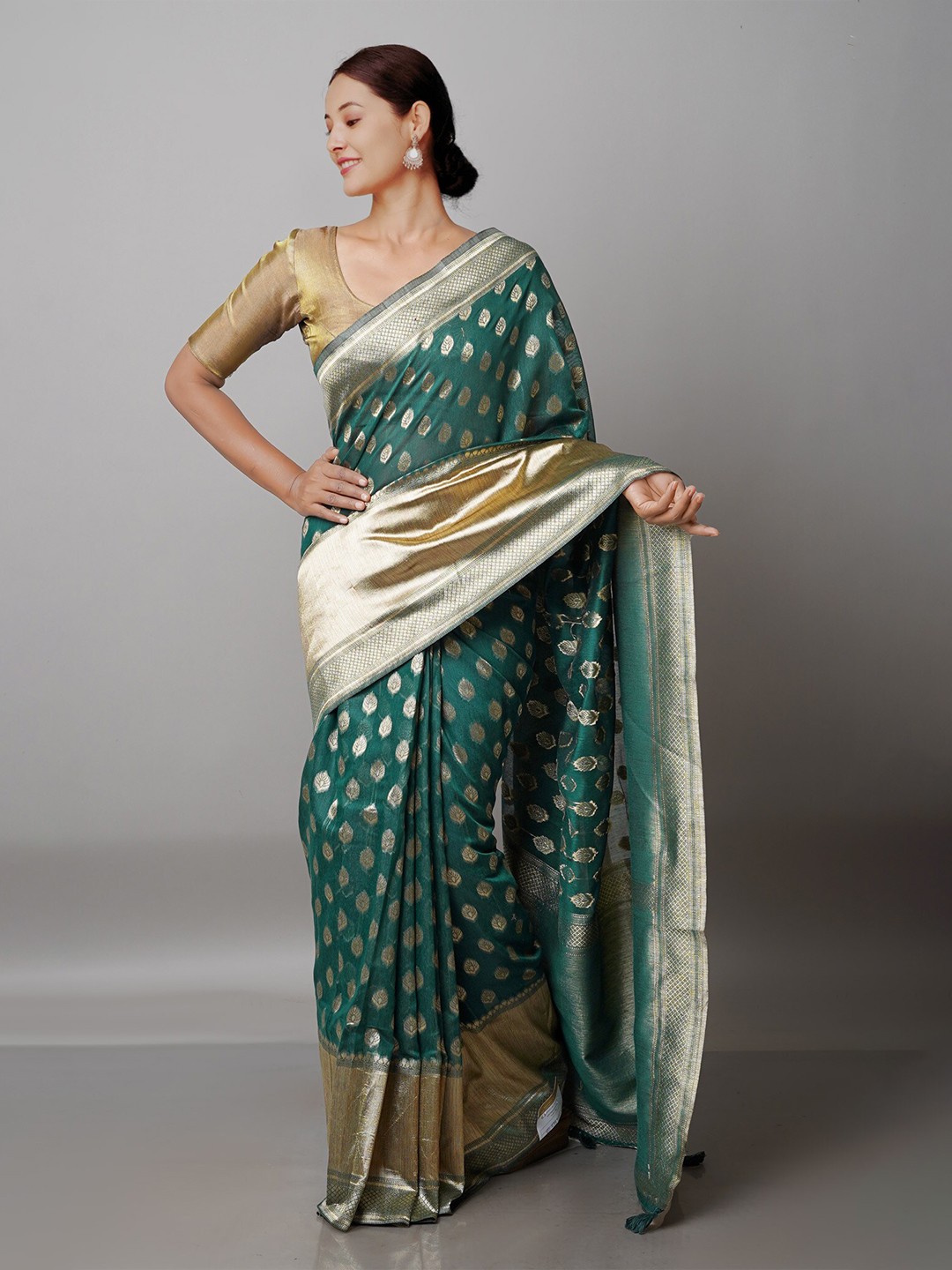 

Unnati Silks Green & Gold-Toned Woven Design Banarasi Zari Saree