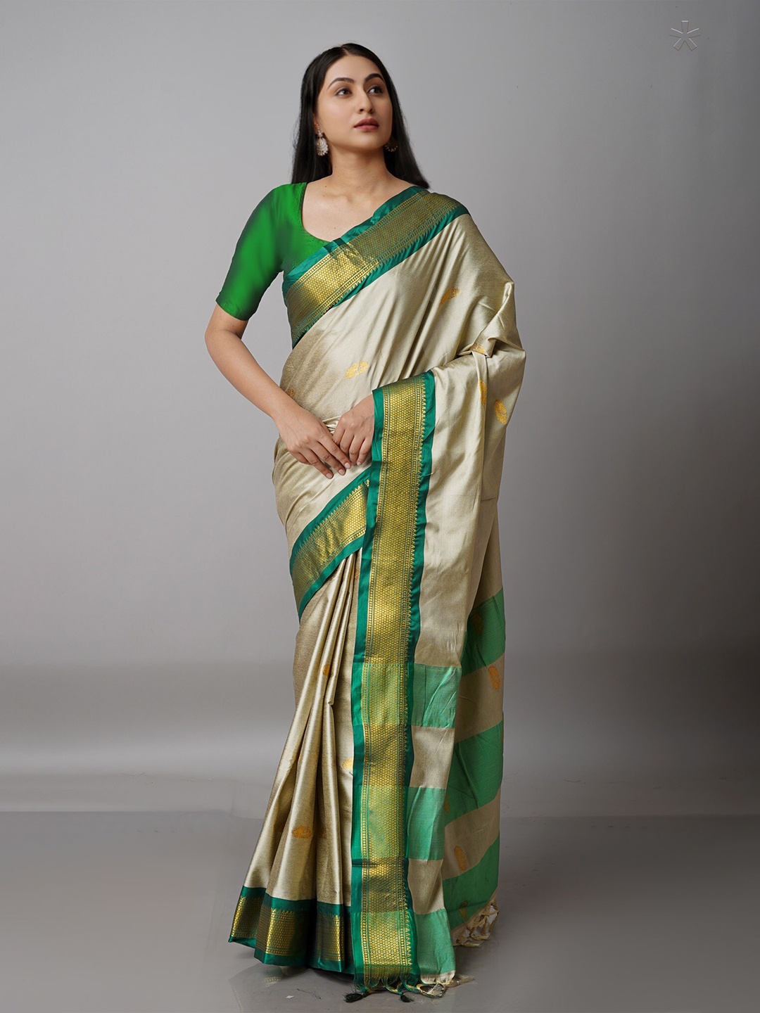 

Unnati Silks Grey & Green Woven Design Kanjeevaram Saree