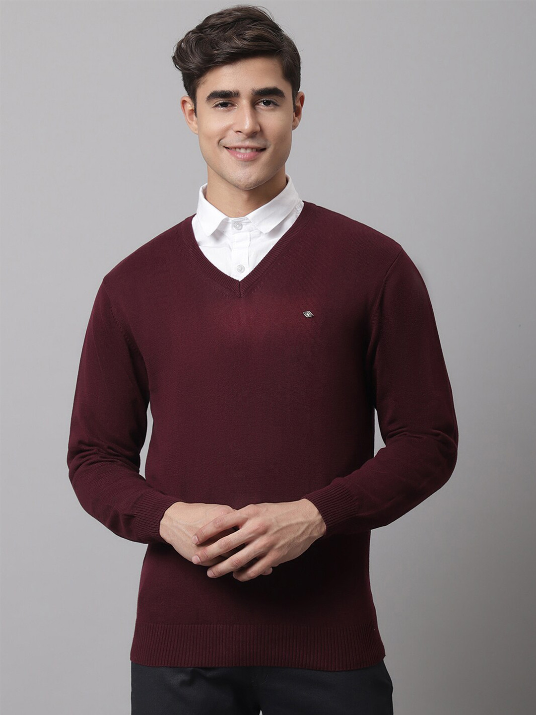 

Cantabil Men Maroon Solid V-Neck Pullover