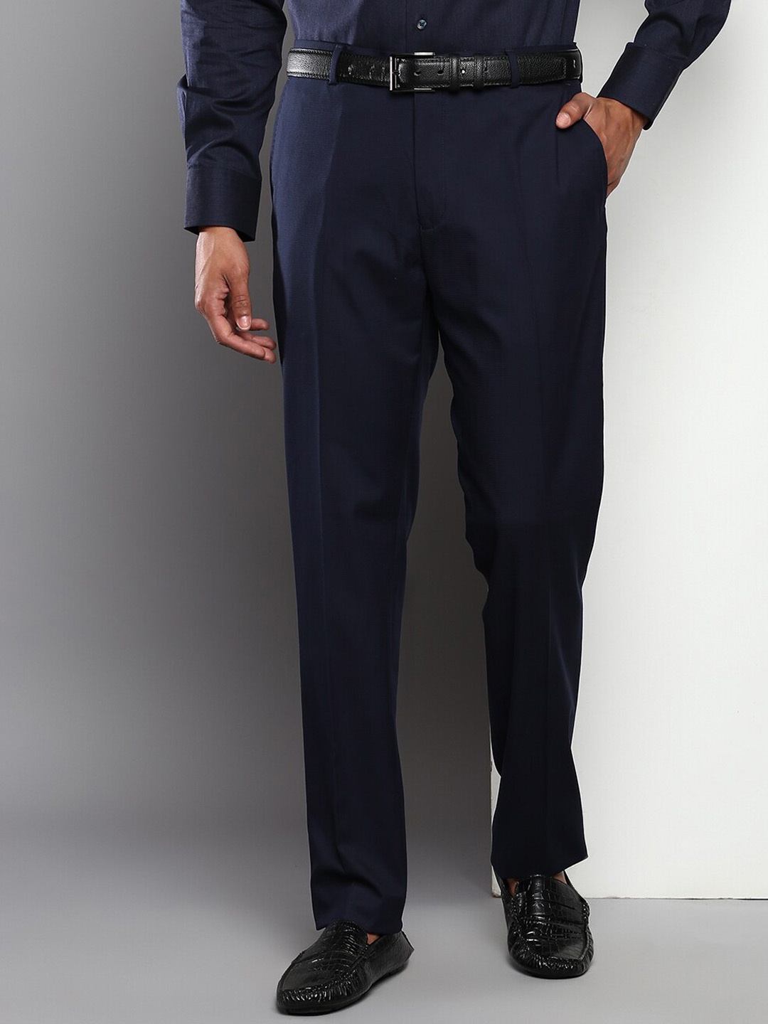 

Tommy Hilfiger Men Navy Blue Solid Formal Trouser