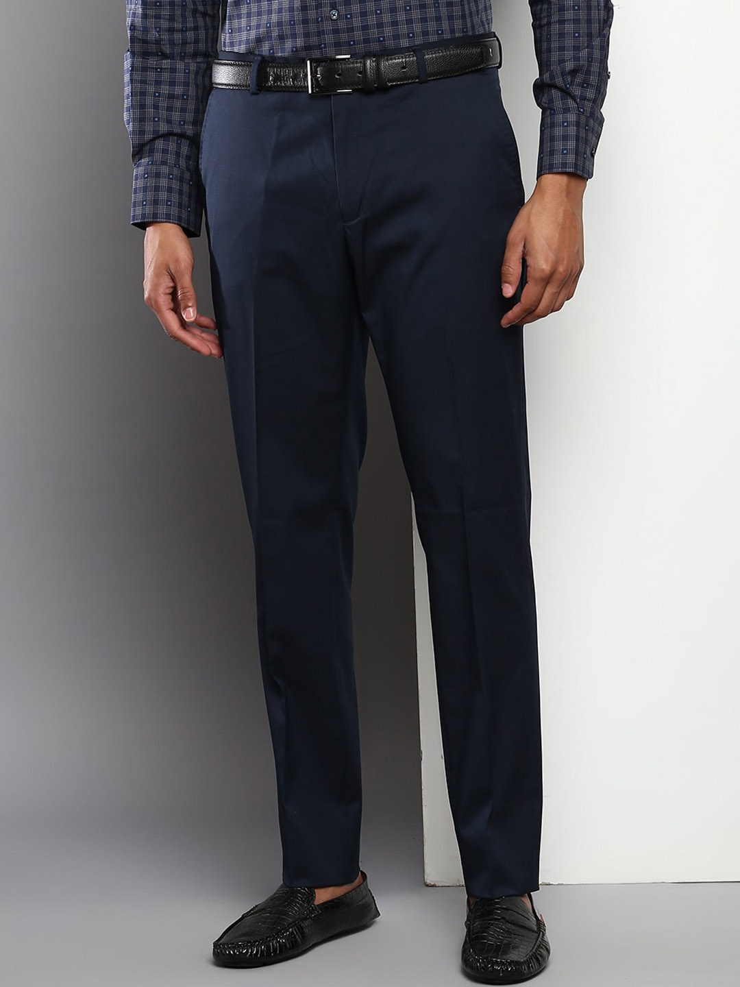 

Tommy Hilfiger Men Navy Blue Solid Formal Trouser