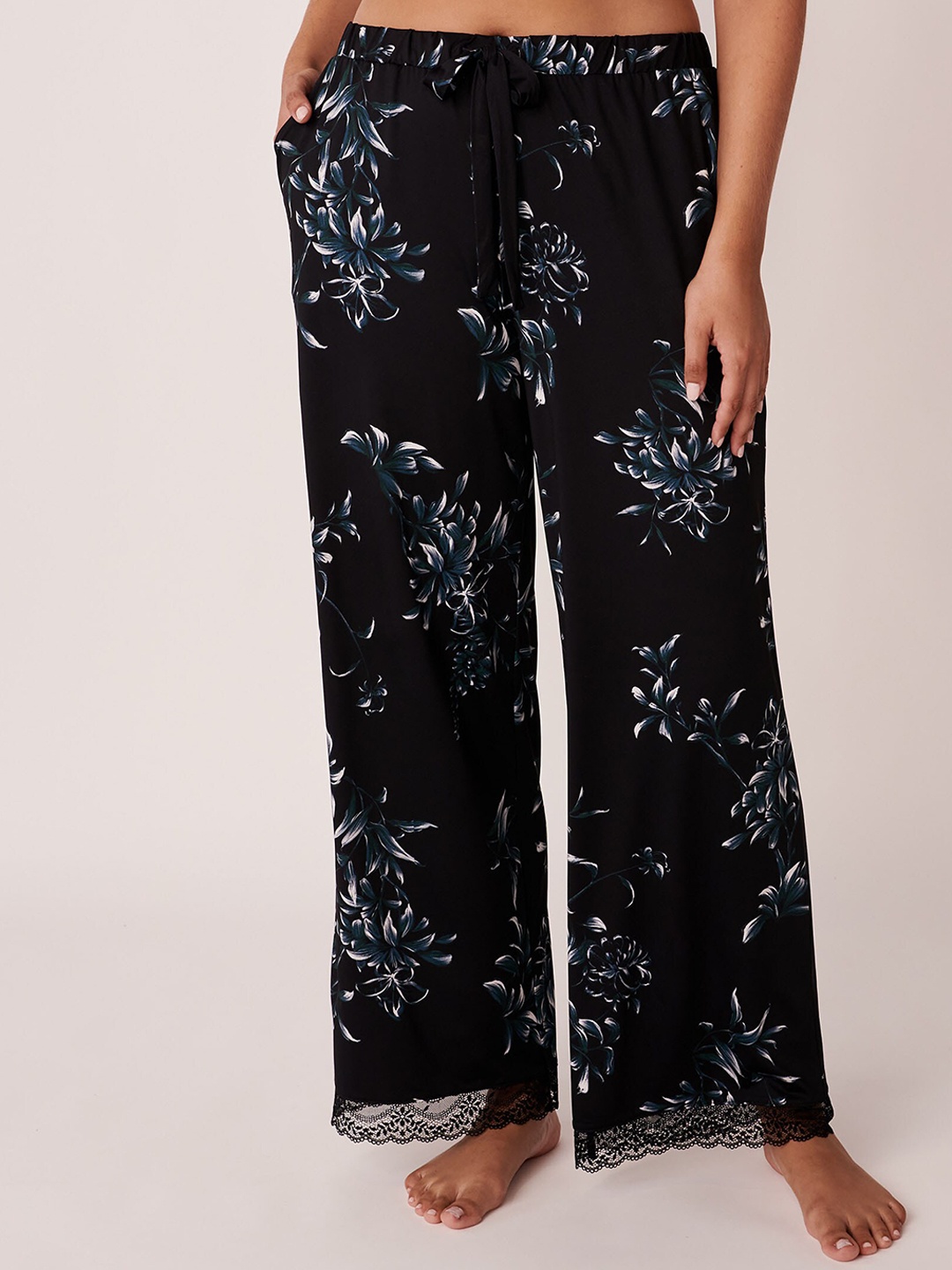 

La Vie en Rose Women Black Printed Lounge Pants