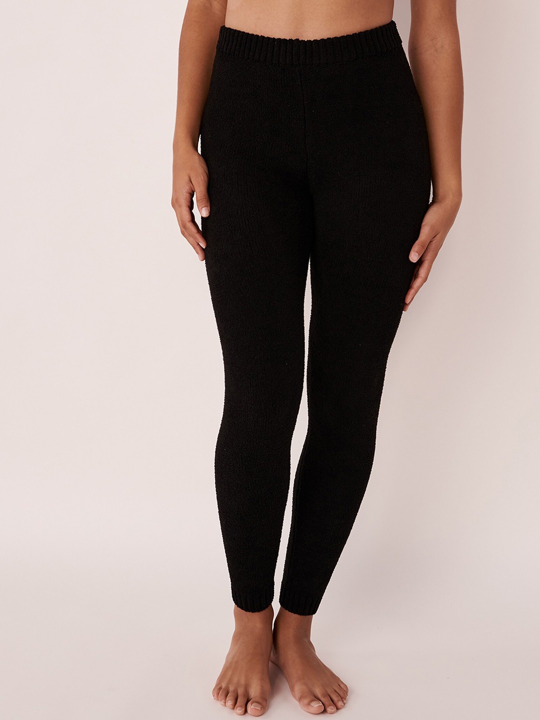 

La Vie en Rose Women Black Solid Ankle-Length Slim-Fit Lounge Pants