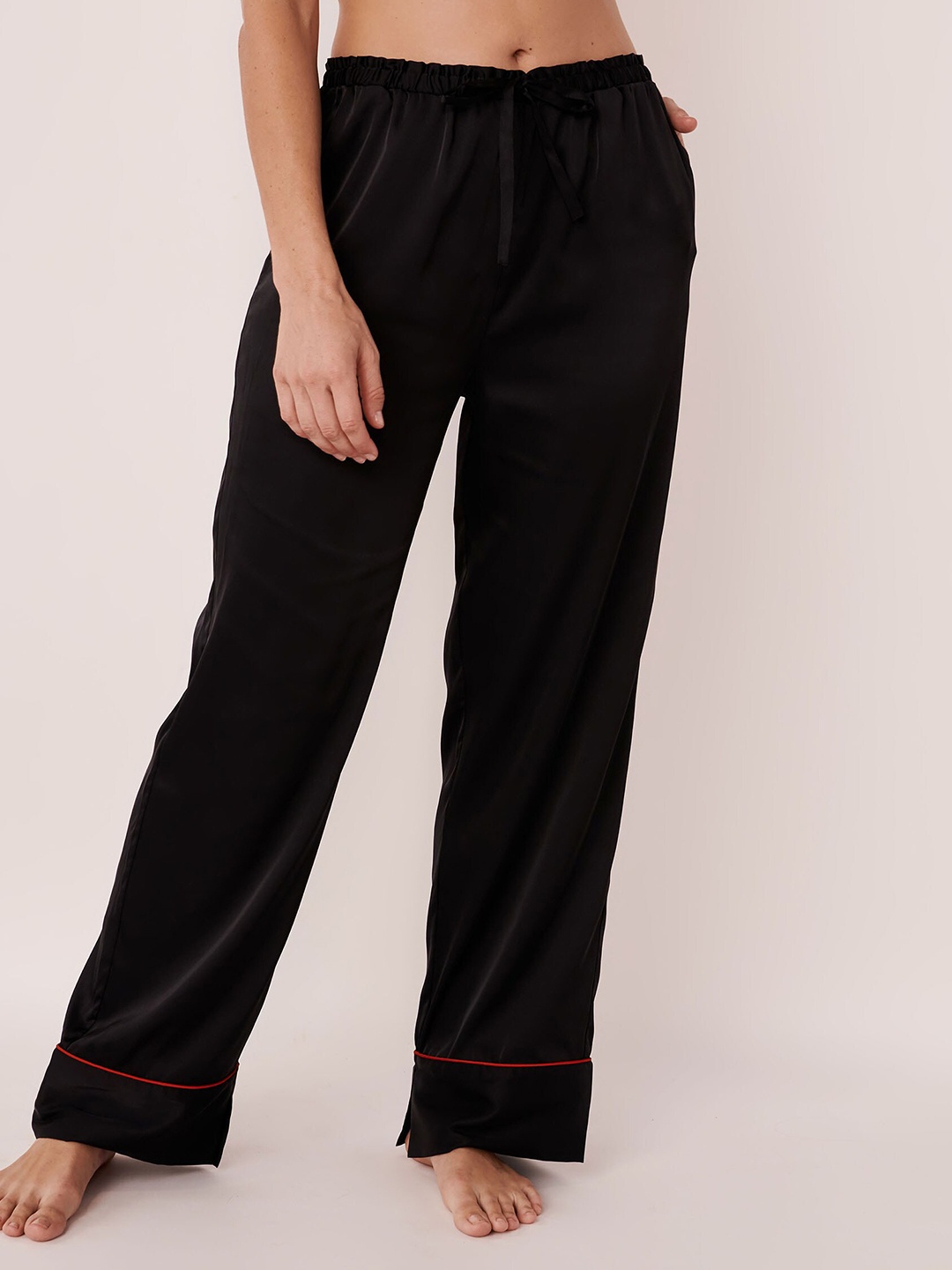 

La Vie en Rose Women Black Solid Lounge Pants