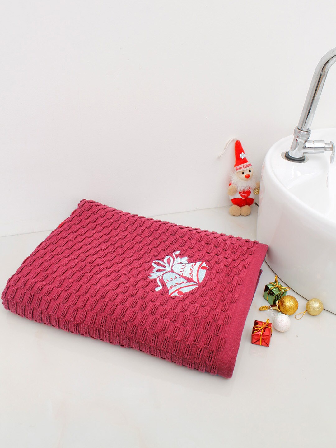 

AVI Living Red 500 GSM Christmas Embroidered Pure Cotton Bath Towel