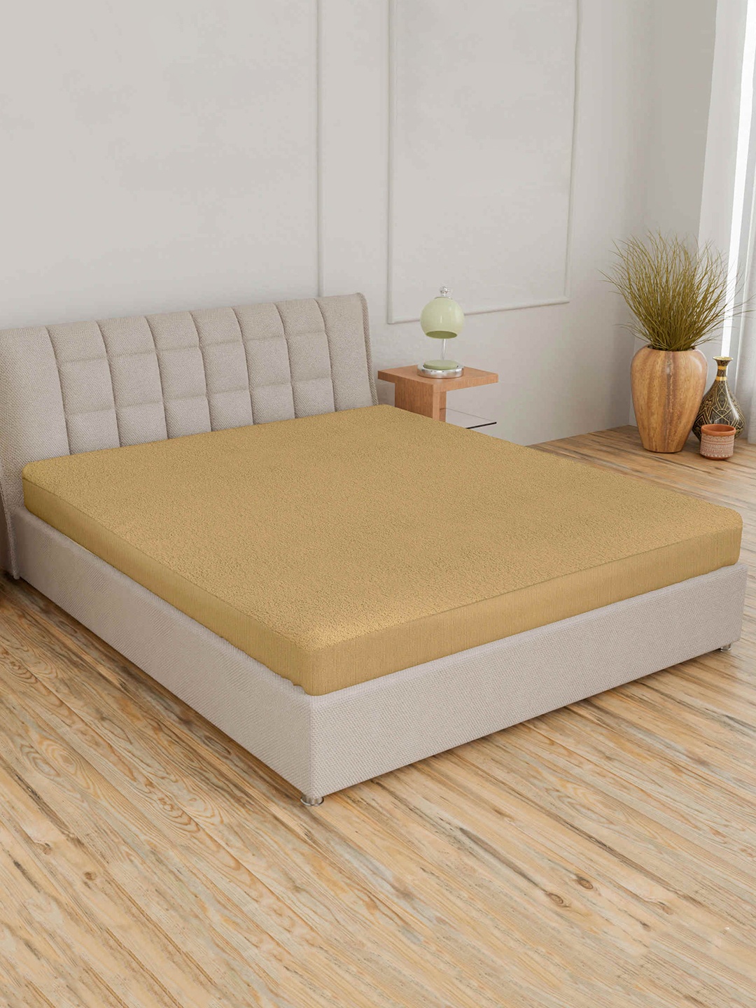 

CURIOUS LIFESTYLE Beige Solid Waterproof Queen Size Mattress Protector