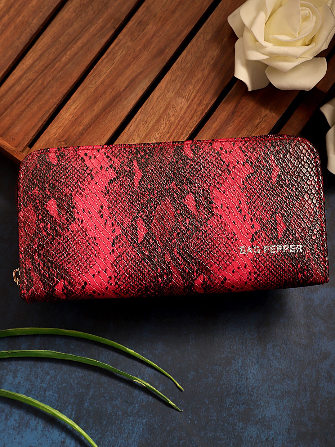 

Bag Pepper Women Pink Textured Foldover PU Leather Clutch