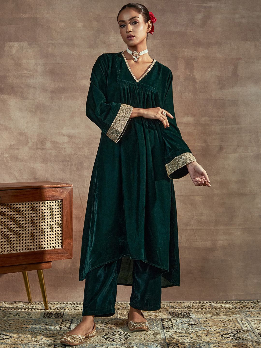 

Alaya By Stage3 Women Green & Gold-Toned Embroidered Flared Sleeves Velvet Kurta
