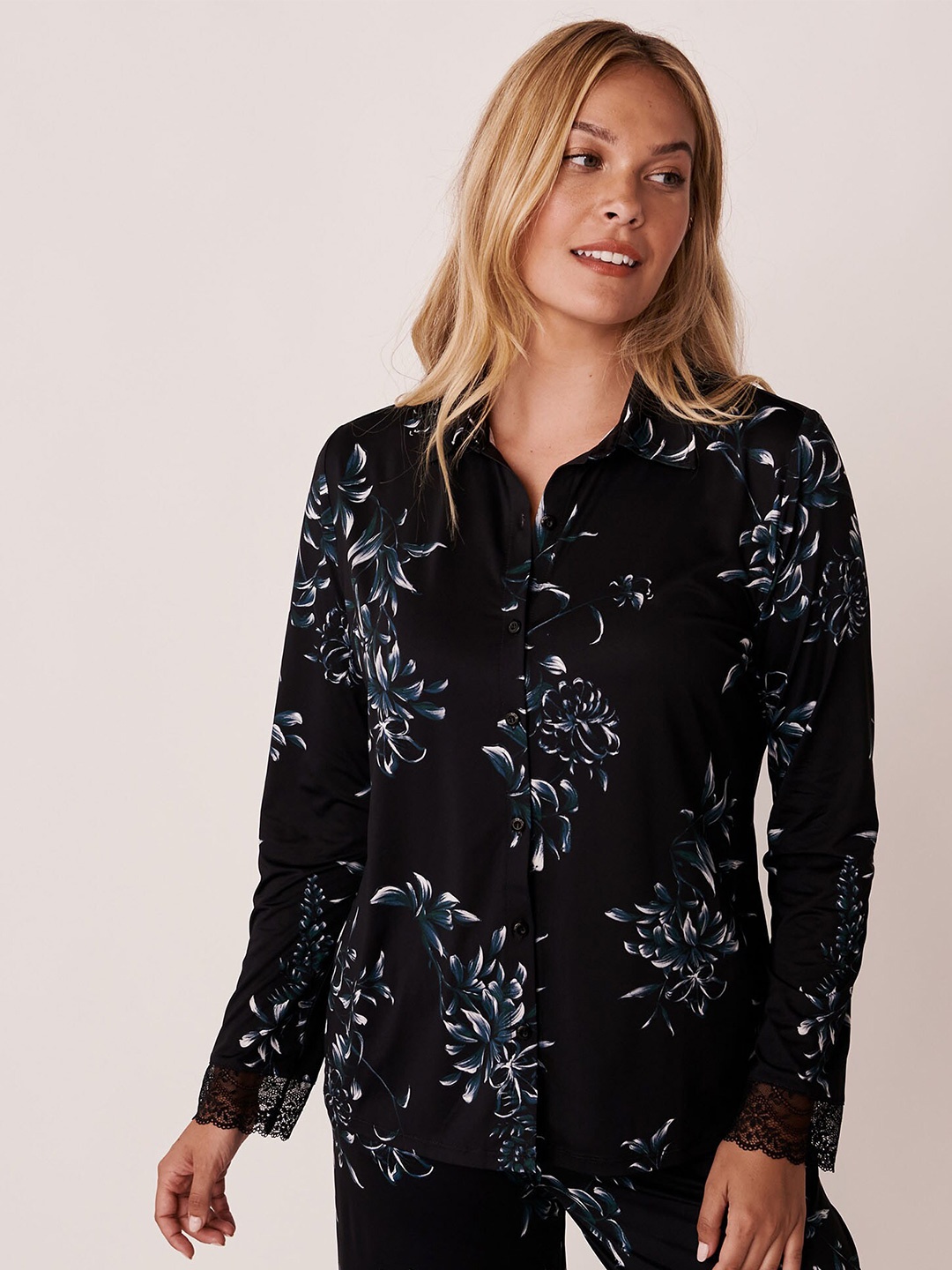 

La Vie en Rose Black Floral Print Shirt Style Top